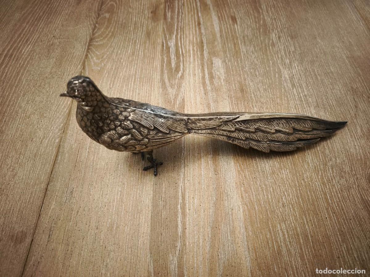 Antig&uuml;edades: Figura decorativa de fais&aacute;n de plata