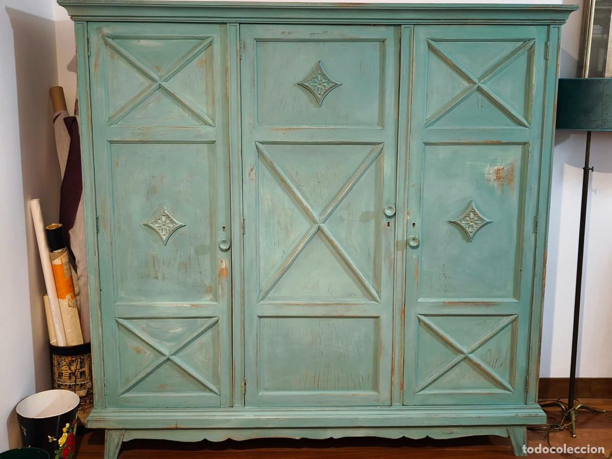 Antig&uuml;edades: Armario antiguo restaurado y pintado con pintura a la tiza