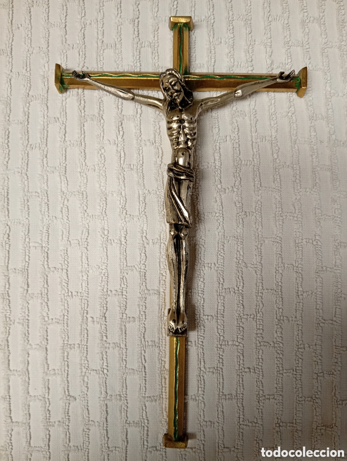 Antig&uuml;edades: Crucifijo met&aacute;lico para colgar de Jesucristo.