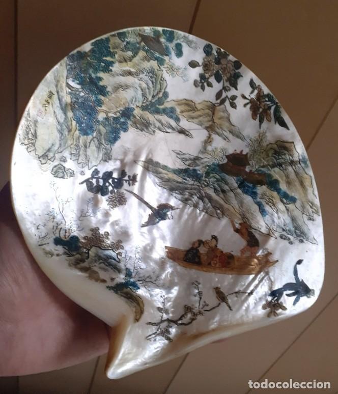 Antig&uuml;edades: Madre perla China pintada a mano gran concha nacar Mother of pearl China hand painted antique