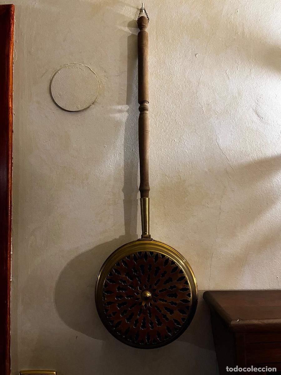 Antig&uuml;edades: Calentador de cama de lat&oacute;n