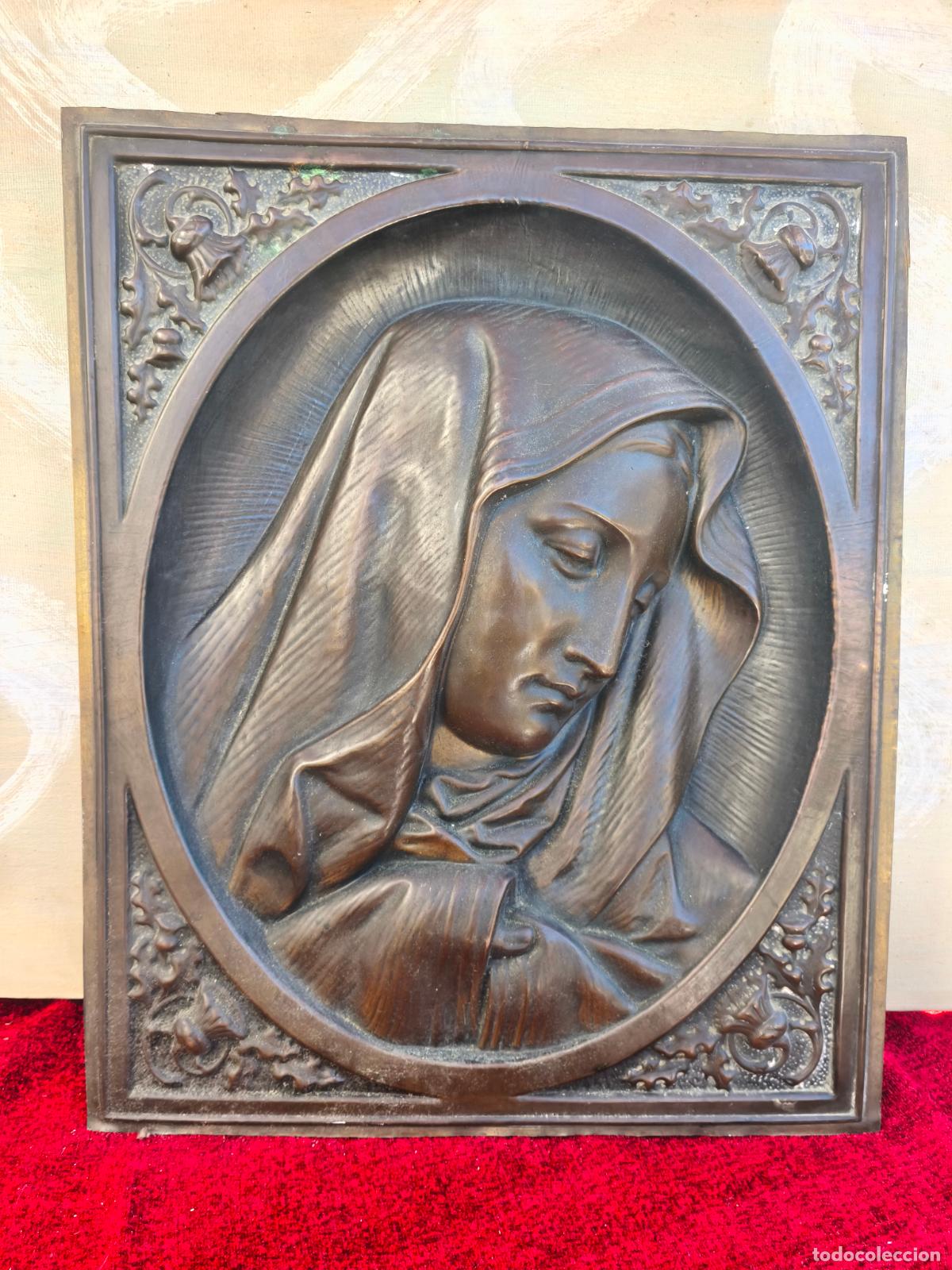 Antig&uuml;edades: ANTIGUO RELIEVE TROQUELADO DE VIRGEN DOLOROSA EN LAT&Oacute;N CON P&Aacute;TINA.