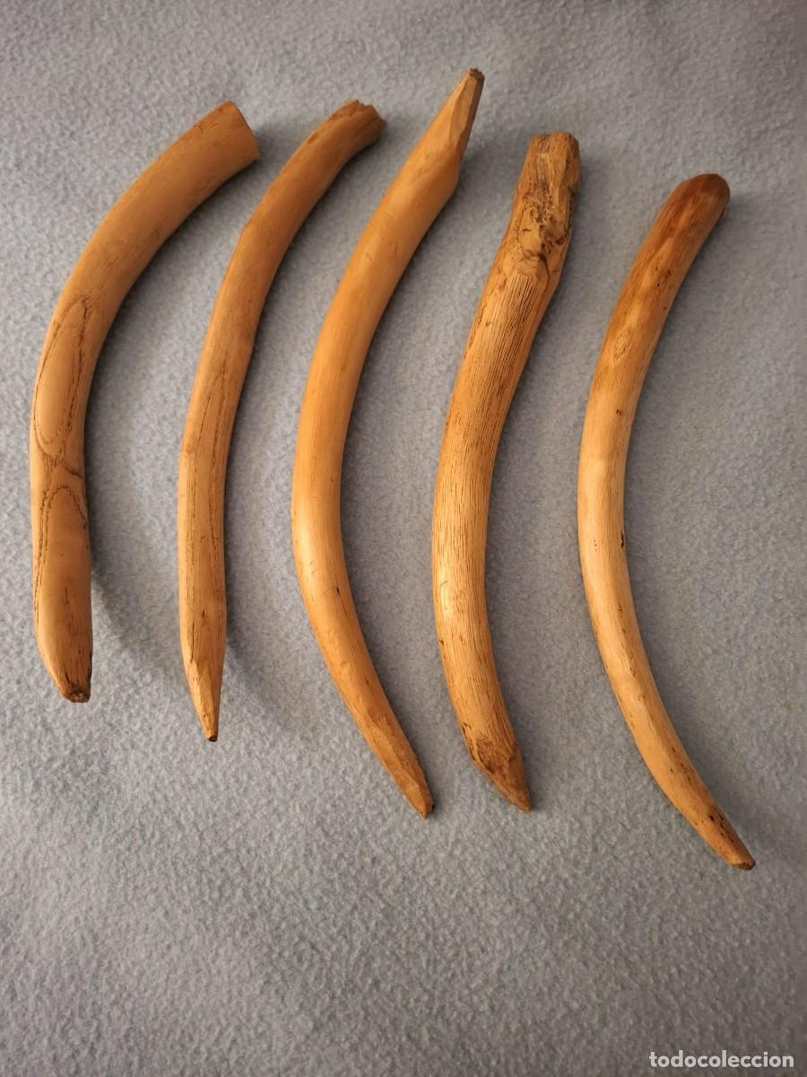 Antig&uuml;edades: CINCO ANTIGUOS ATADORES DE FAJOS DE MADERA DE ROBLE
