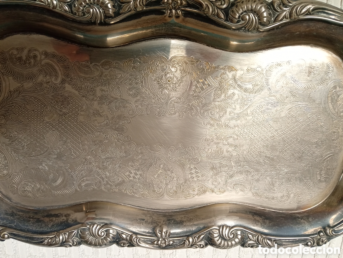 Antig&uuml;edades: Antigua bandeja de metal plateado labrado