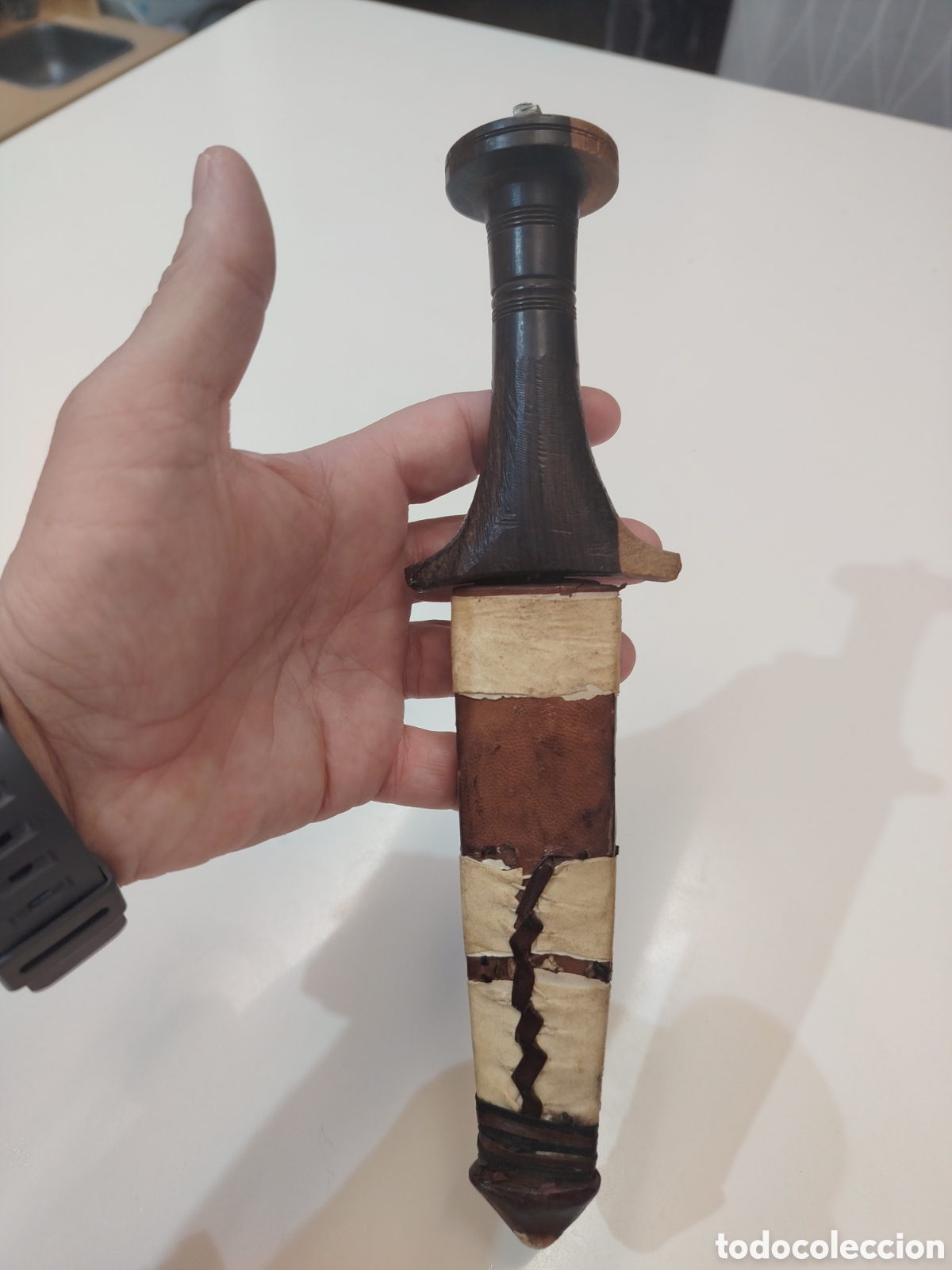 Antig&uuml;edades: Vintage African Arm Dagger - Mid-20th Century Tribal Knife with Leather & Rawhide Sheath