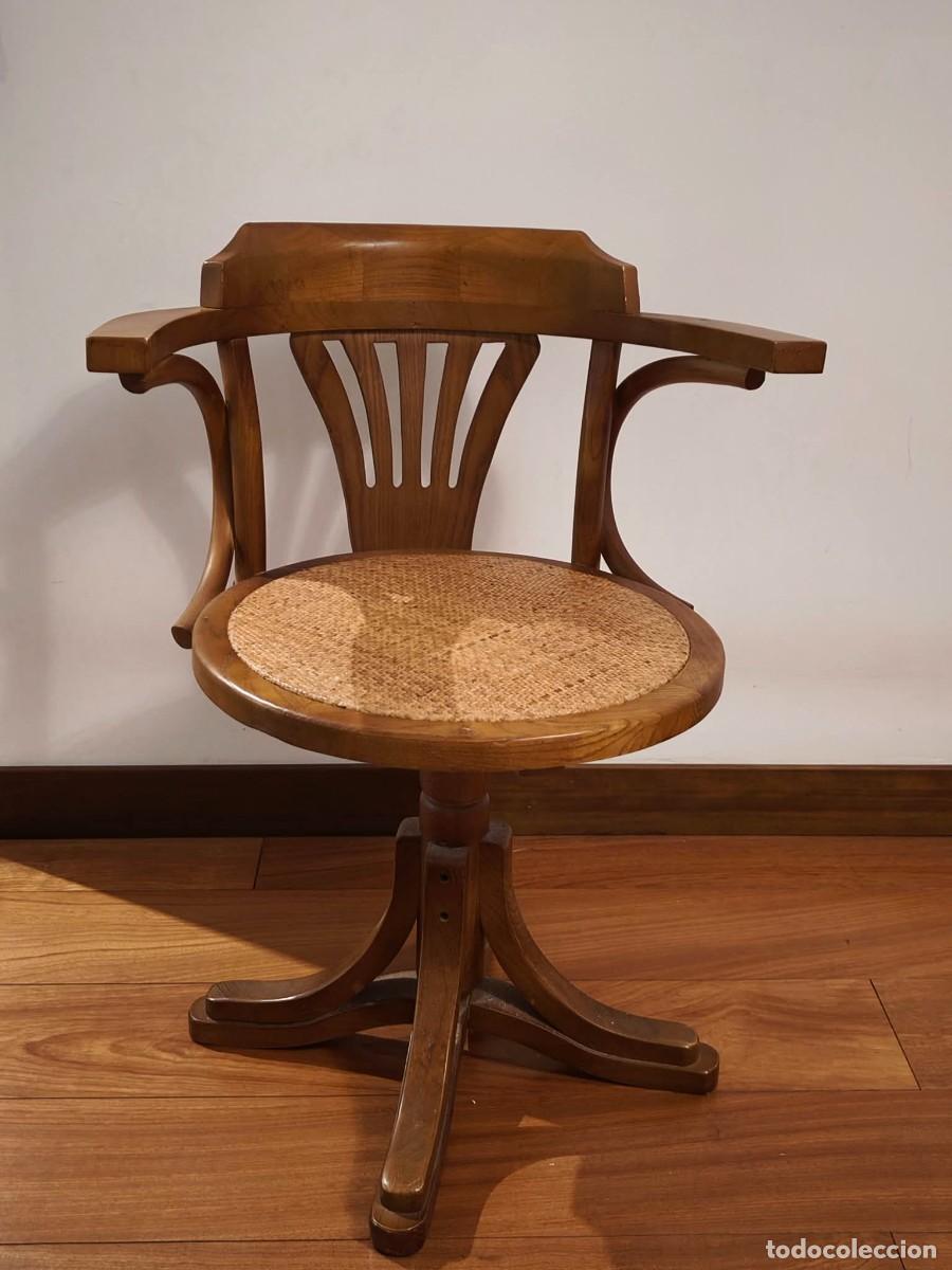 Antig&uuml;edades: Sill&oacute;n o Silla de Oficina Giratoria Cl&aacute;sica de Madera y Rejilla Estilo Thonet