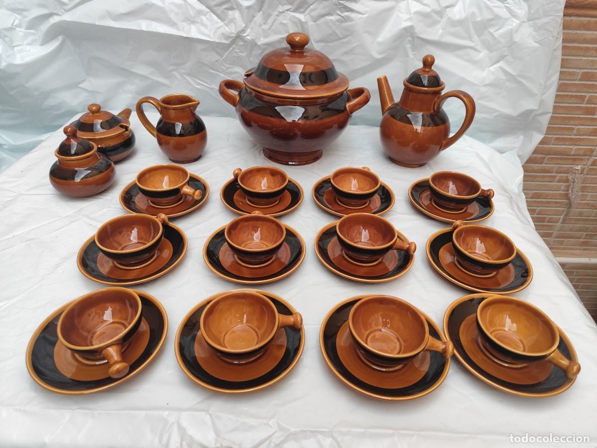 Antig&uuml;edades: Juego caf&eacute; y consom&eacute; San Claudio modelo Valdemora, cer&aacute;mica vidriada caramelo, a&ntilde;os 70