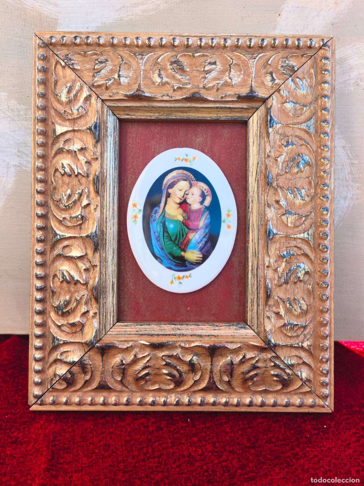 Antig&uuml;edades: MARCO DORADO CON PORCELANA CENTRAL DE NUESTRA SE&Ntilde;ORA DEL BUEN CONSEJO.