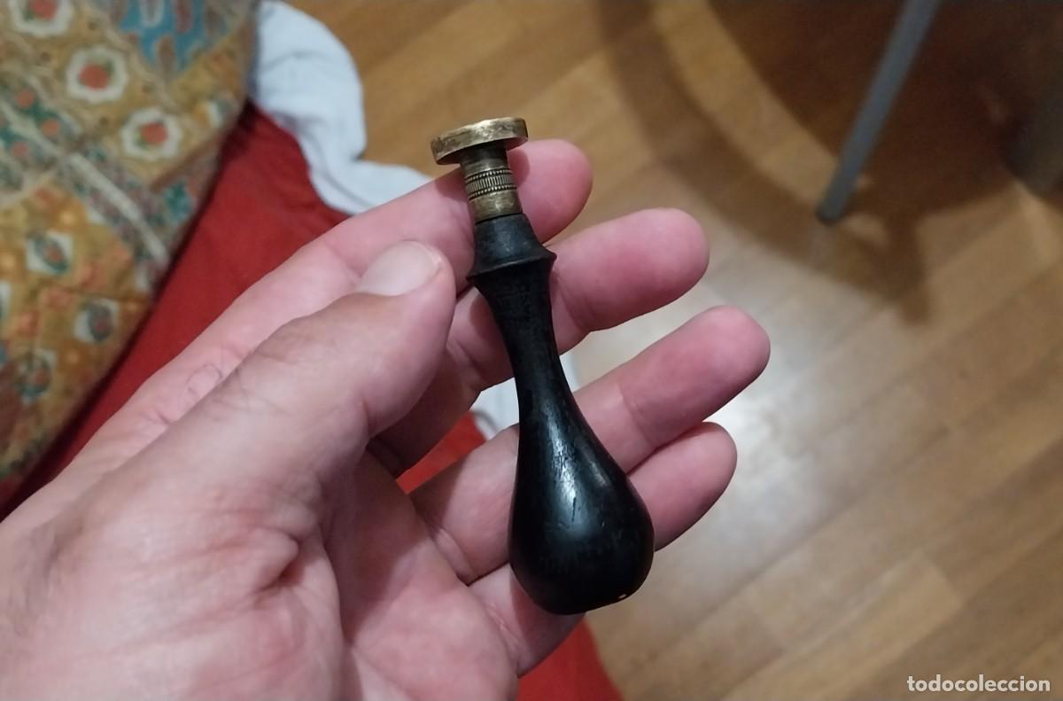 Antig&uuml;edades: ANTIGUO SELLO DE LACRE LETRAS P F SIGLO XIX
