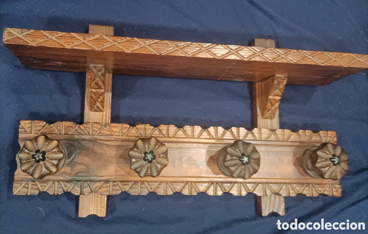 Antig&uuml;edades: perchero de pared vintage con balda