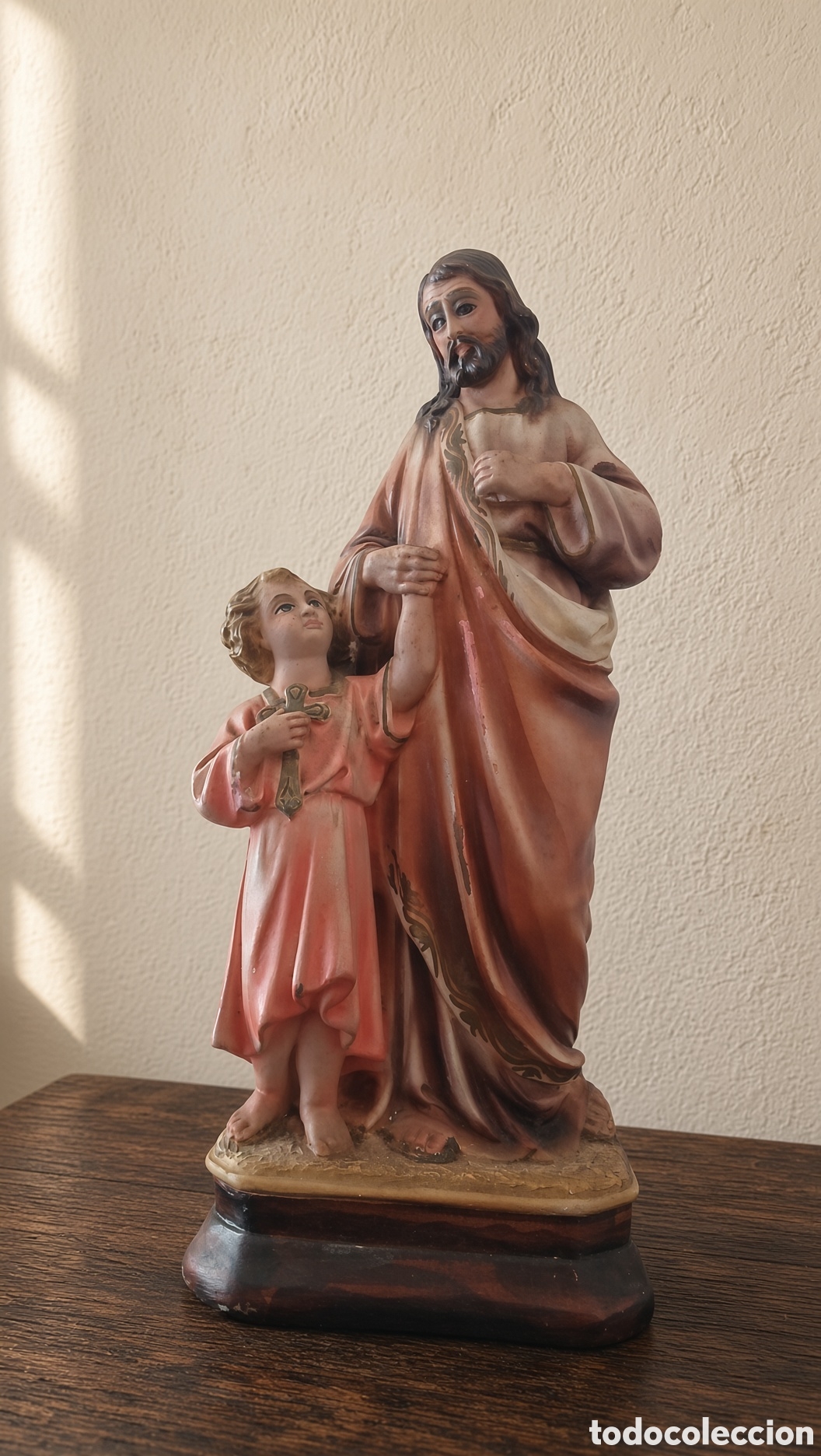 Antig&uuml;edades: Antigua figura religiosa de San Jos&eacute; con el Ni&ntilde;o Jes&uacute;s, policromada y sobre peana de madera