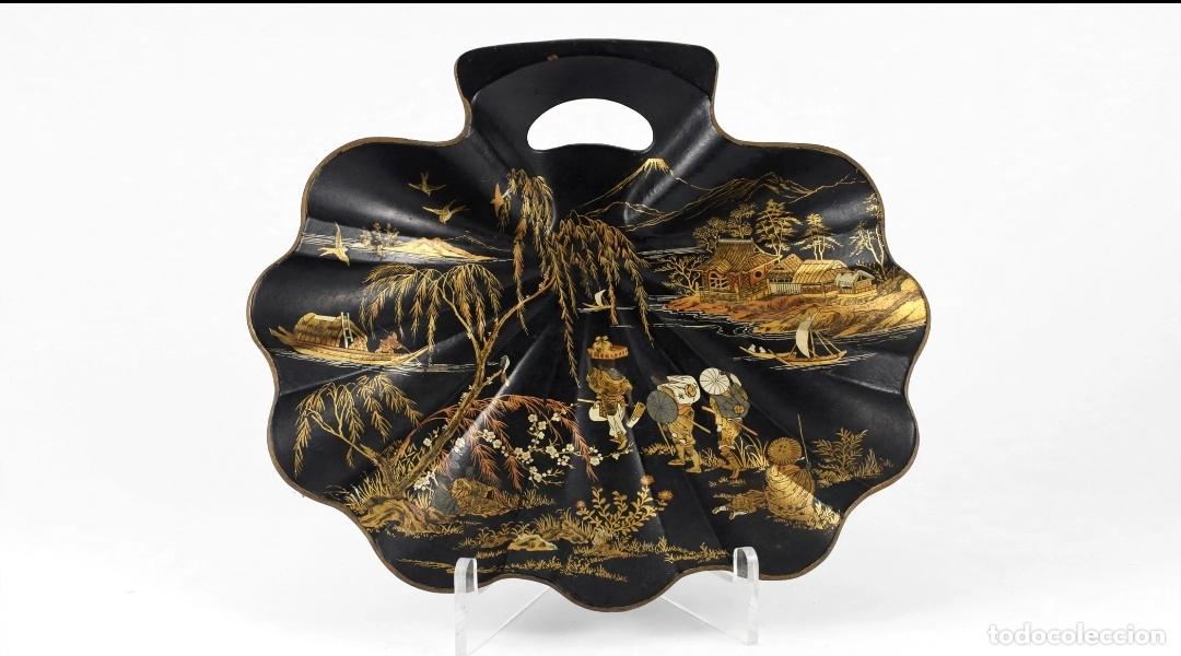 Antig&uuml;edades: Pala recoge migas, Birmingham 1850. Pintura al oro. Chinoiserie. Victoriana.