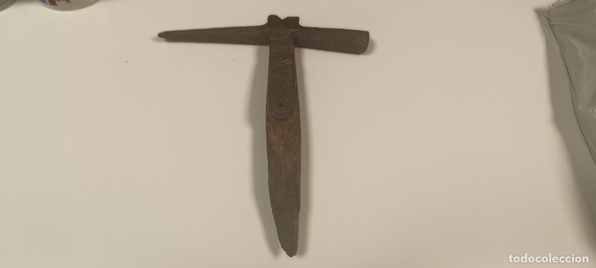 Antig&uuml;edades: ANTIGUO MARTILLO PICOLA PIOLET DE ESCALAR, ENCONTRADO EN MONTA&Ntilde;A