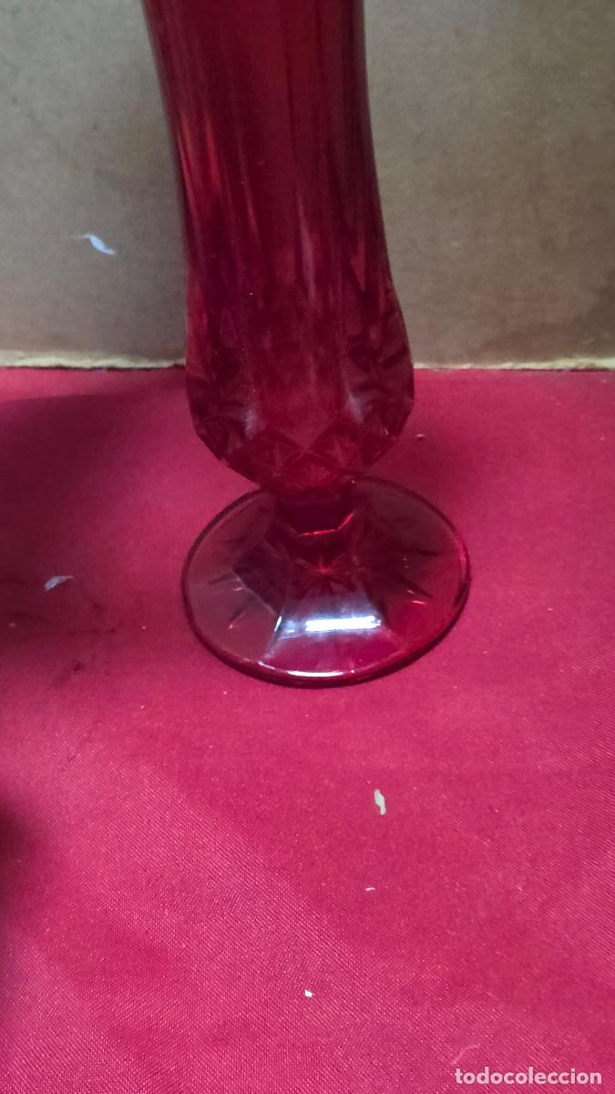 Antig&uuml;edades: florero de cristal rojo - Foto 2