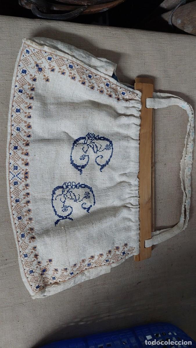 Antig&uuml;edades: Magn&iacute;fico antiguo bolso de tela bordado