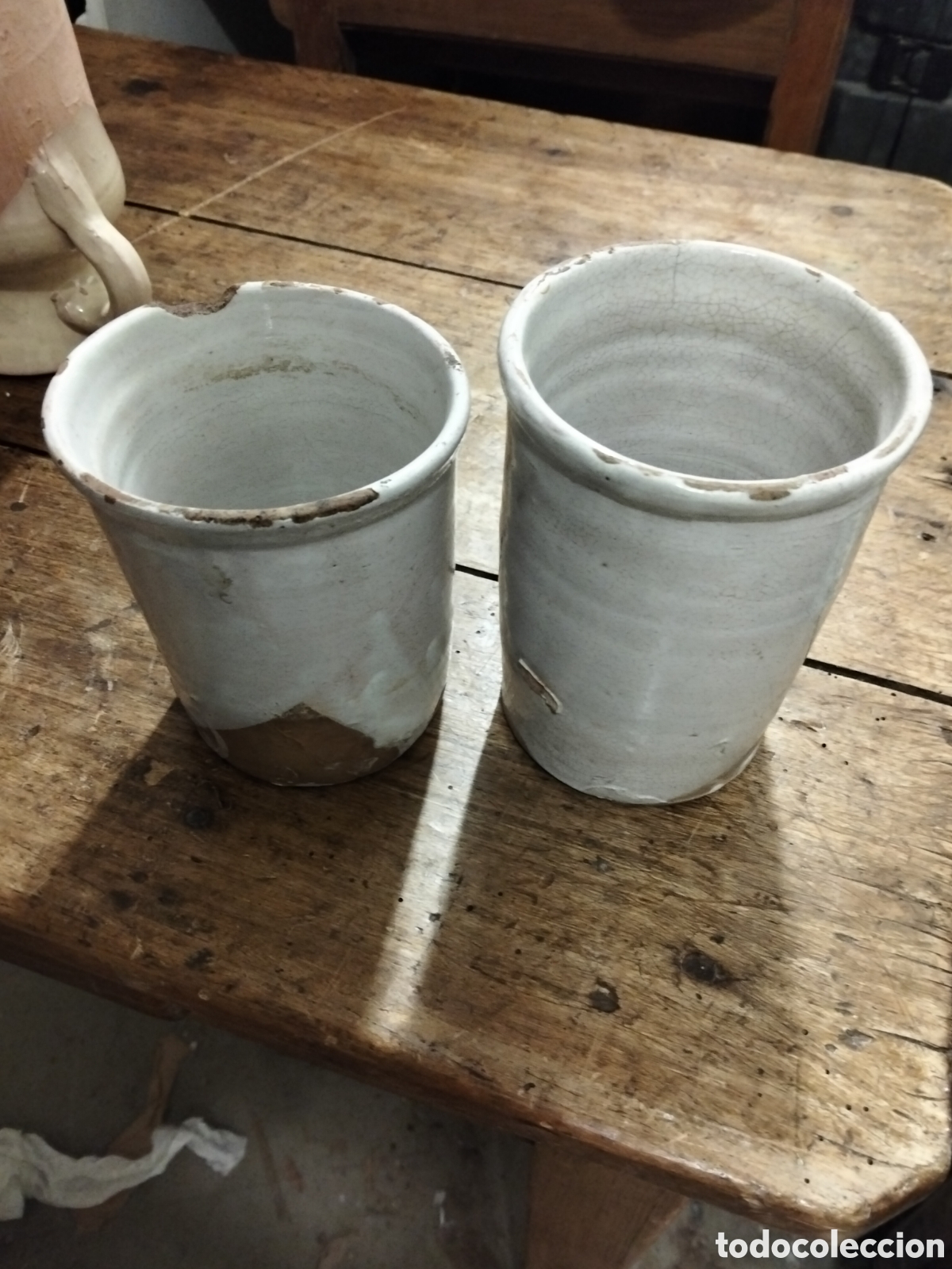 Antig&uuml;edades: Cer&aacute;mica vasca, dos vasos esmaltados