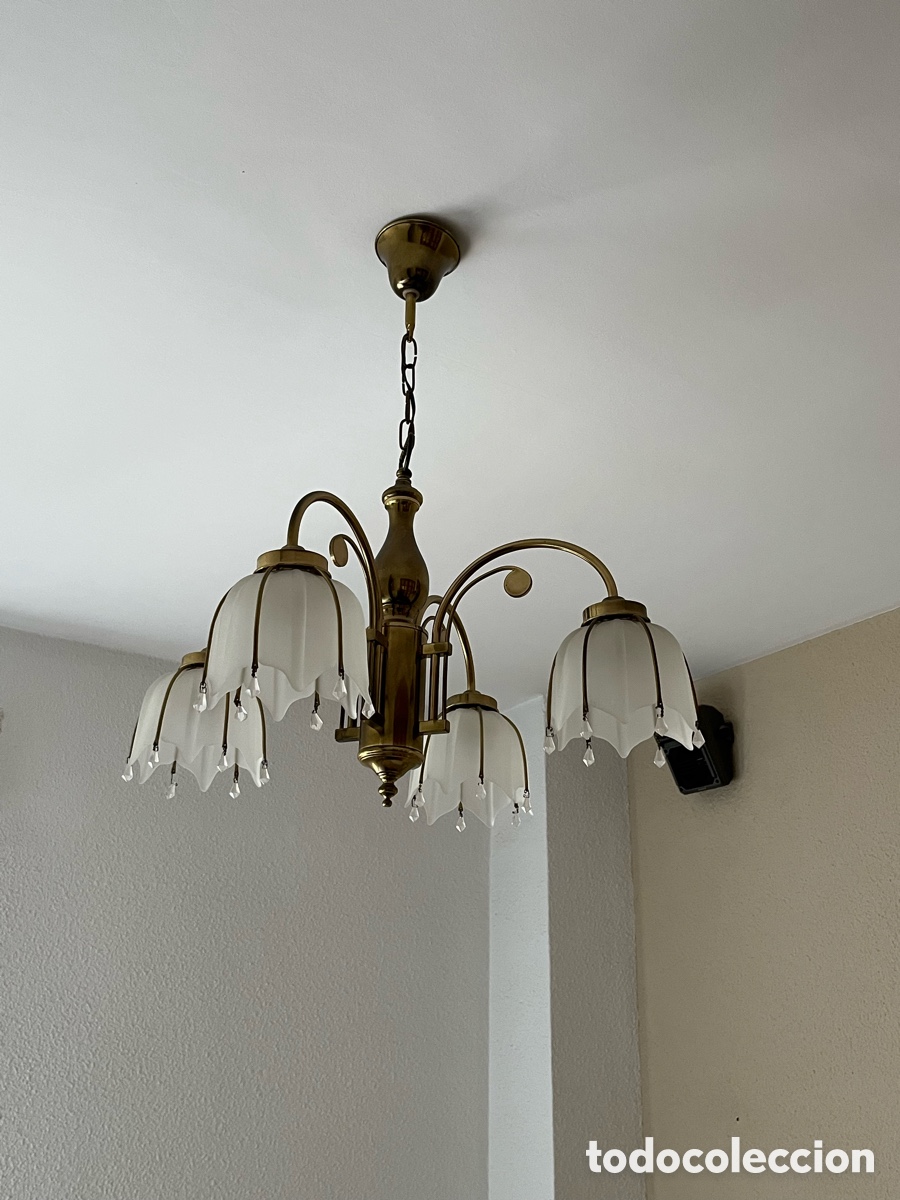 Antig&uuml;edades: L&aacute;mpara de techo - 4 luces, metal dorado y tulipas de cristal - Original a&ntilde;os 80
