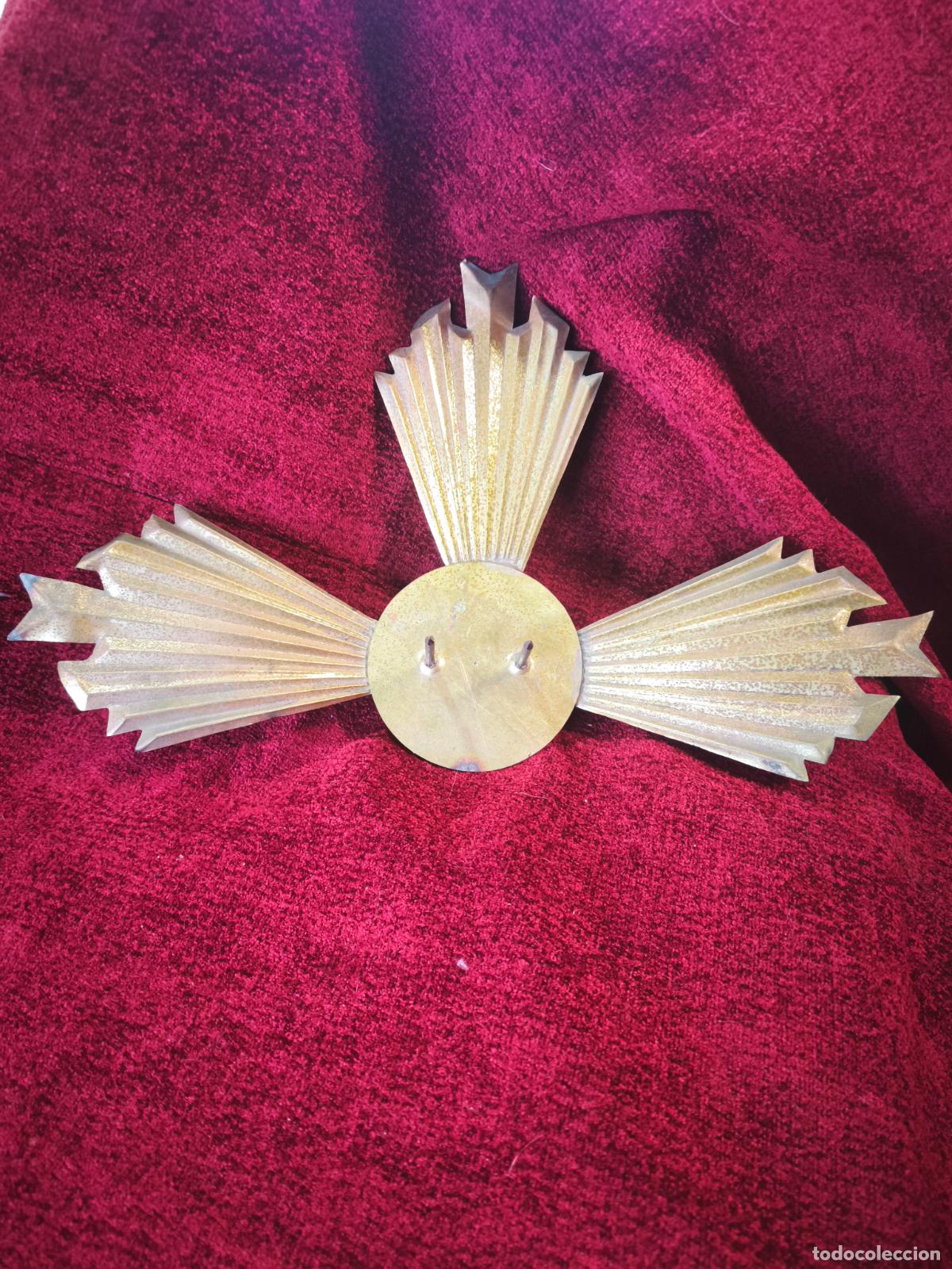 Antig&uuml;edades: POTENCIA DE LAT&Oacute;N PARA FIGURA RELIGIOSA.