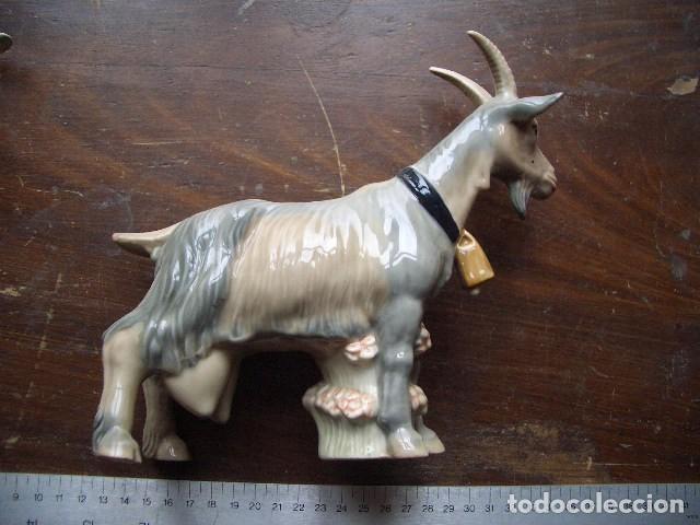 Antig&uuml;edades: Cabra alpina con collar y campana - Foto 2