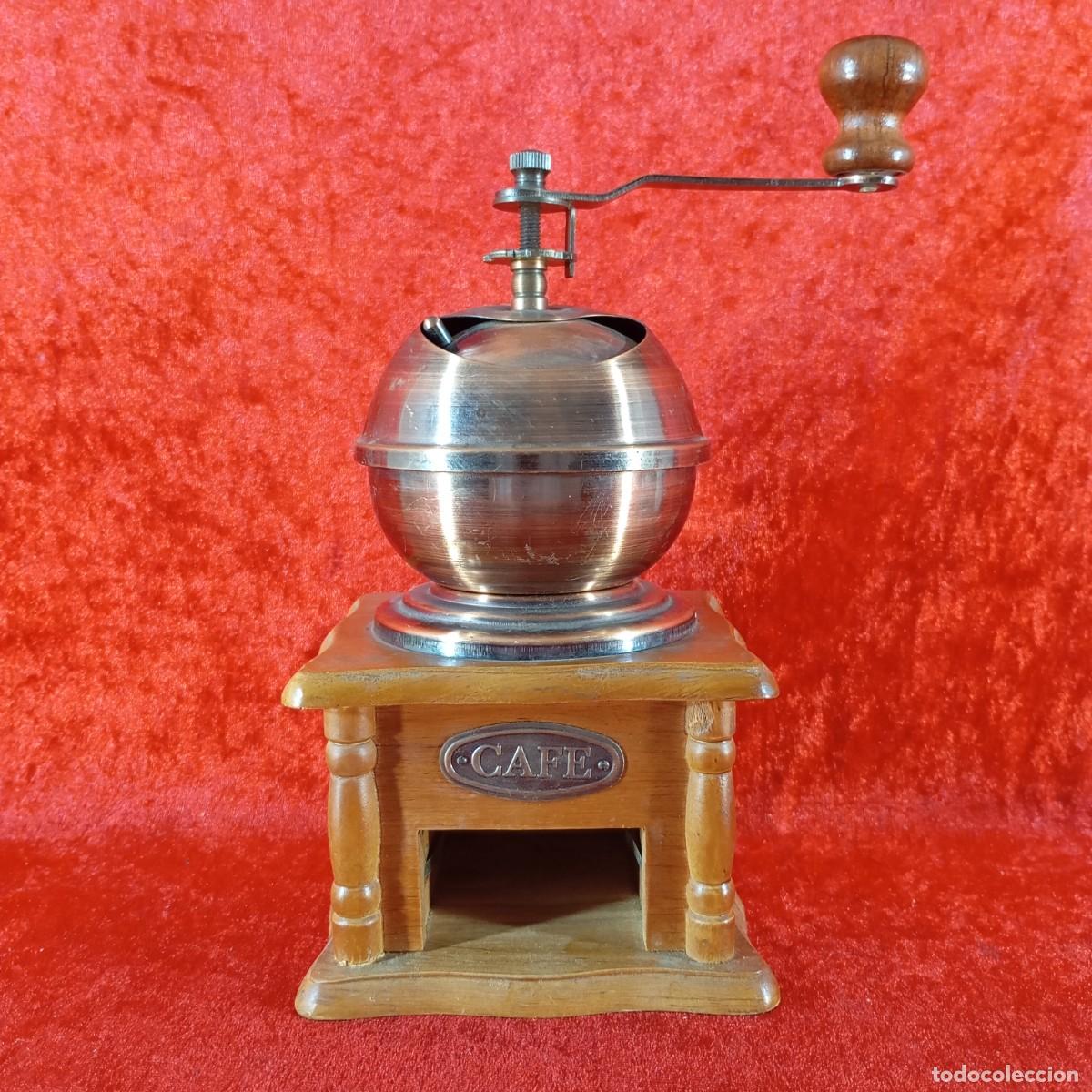 Antig&uuml;edades: ANTIGUO MOLINILLO DE CAF&Eacute; MANUAL - FABRICADO EN MADERA Y TOLVA MET&Aacute;LICA - 22 CM DE ALTO - 11,7 ANCHO