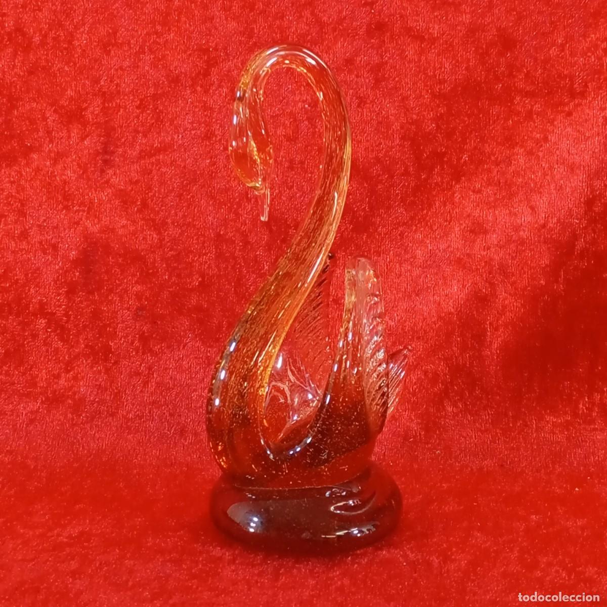 Antig&uuml;edades: FIGURA VINTAGE DE VIDRIO ROJA - TECNICA SOPLADO A MANO - FORMA DE CISNE - 13 CM DE ALTO