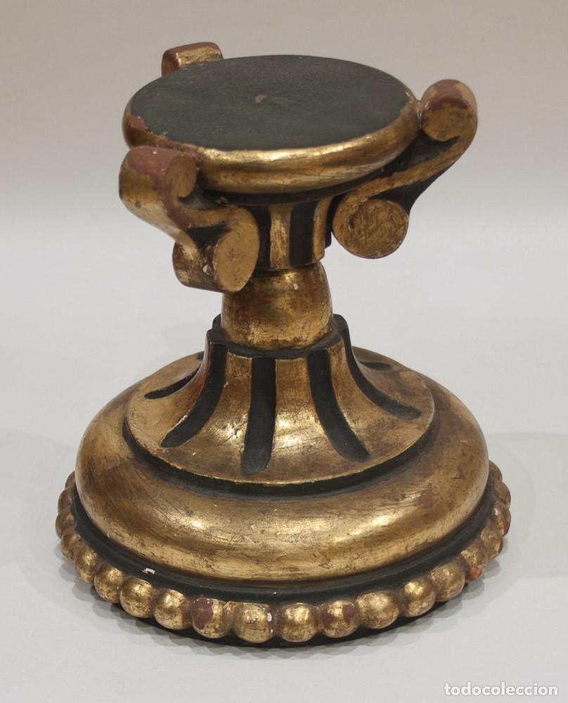 Antig&uuml;edades: ANTIGUA PEANA O PEDESTAL DE IGLESIA DE MADERA DORADA. FINALES DEL SIGLO XIX - PRINCIPIOS DEL XX.