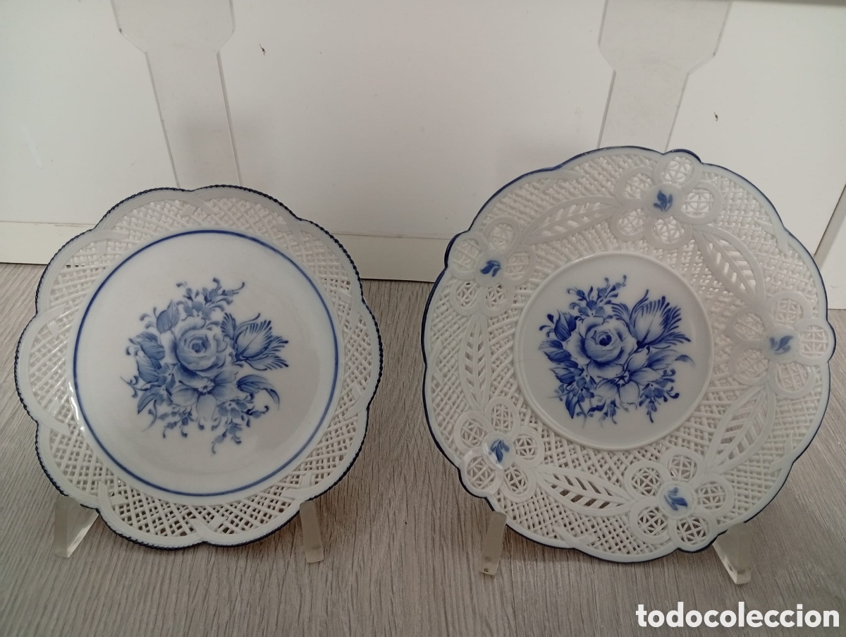 Antig&uuml;edades: Juego 2 platos artesanales porcelana. Firma Porzellanmanukaktur Klausenburg
