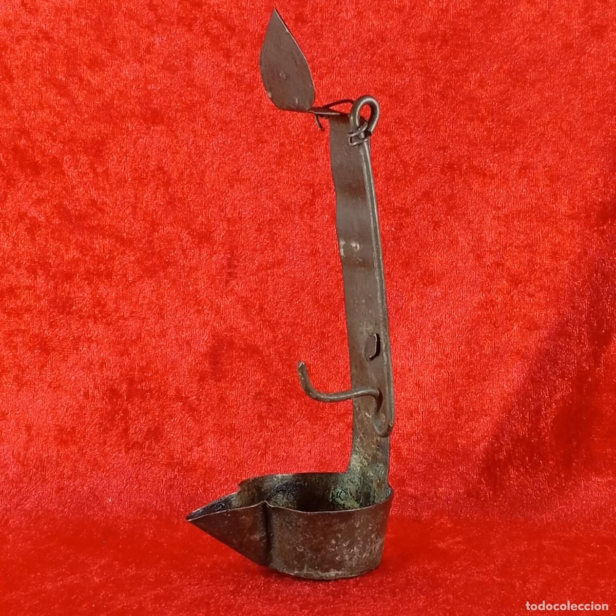 Antig&uuml;edades: ANTIGUA L&Aacute;MPARA DE ACEITE - HIERRO FORJADO - SIGLO XVIII - 18 CM DE ALTO