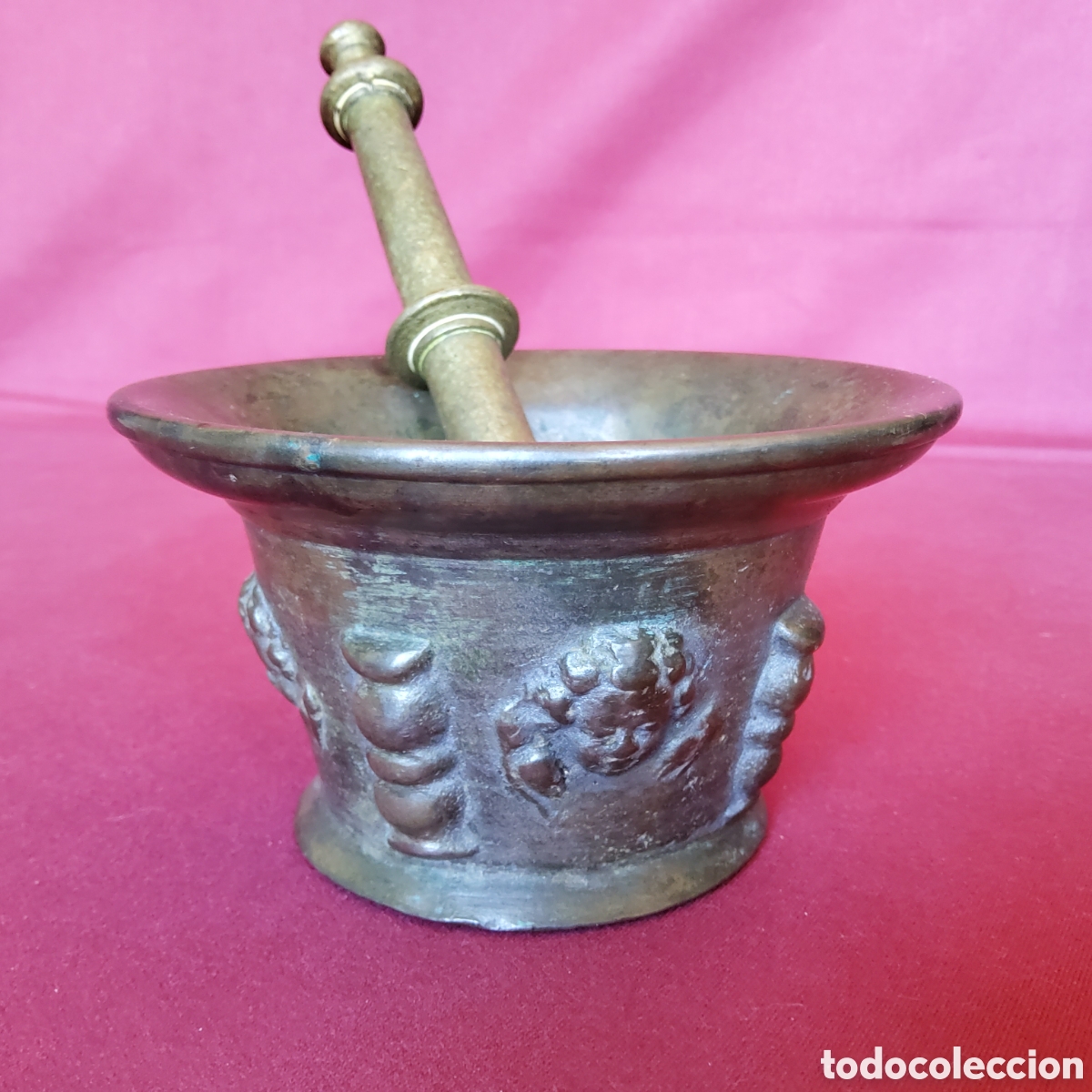 Antig&uuml;edades: ANTIGUO ALMIREZ DE BRONCE DE CUATRO BALAUSTRES Y CUATRO CABEZAS DE ANGELITO, SIGLO XVIII