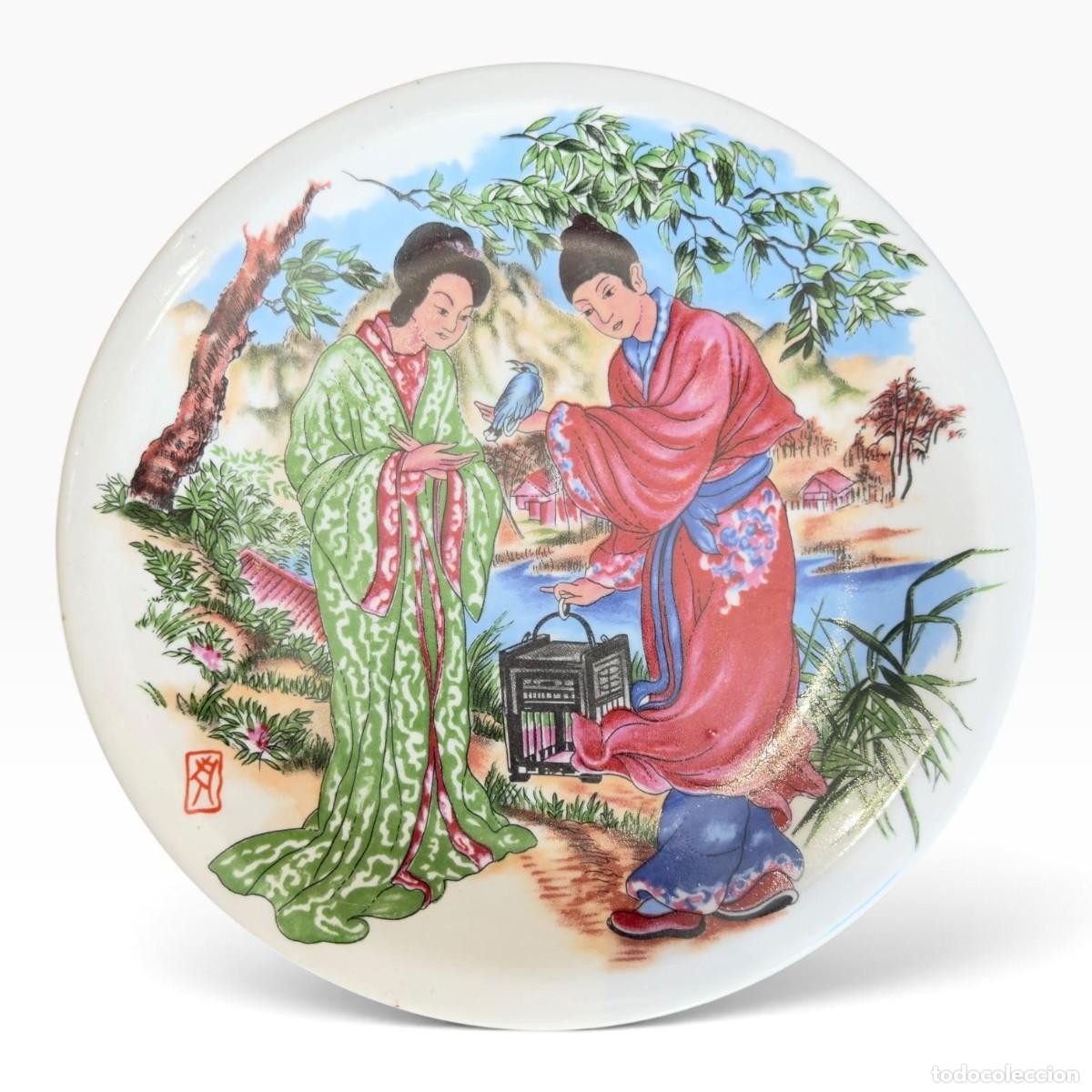 Antiguidades: Prato Decorativo Oriental &mdash; Cena de Jardim com Ave e Gaiola