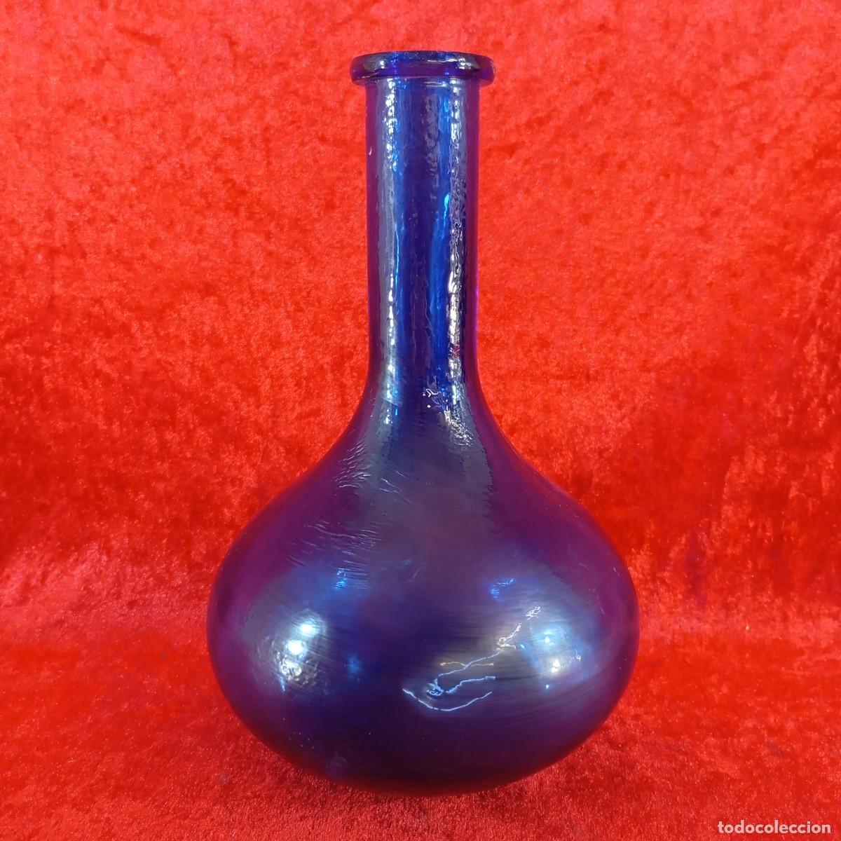 Antiguidades: ANTIGUA BOTELLA DE CRISTAL AZUL COBALTO - ESTILO VICTORIANO - SIGLO XIX - 23 CM DE ALTO