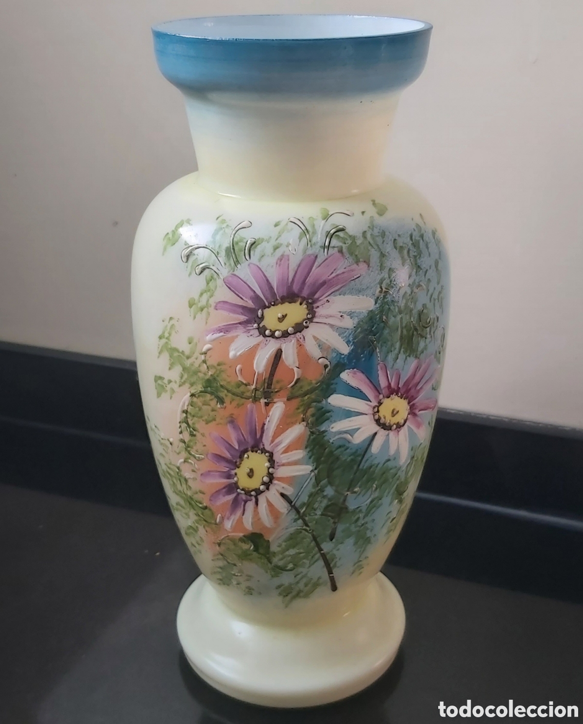 Antig&uuml;edades: Jarr&oacute;n Art Nouveau c. 1900 en vidrio opalino esmaltado - 26 cm