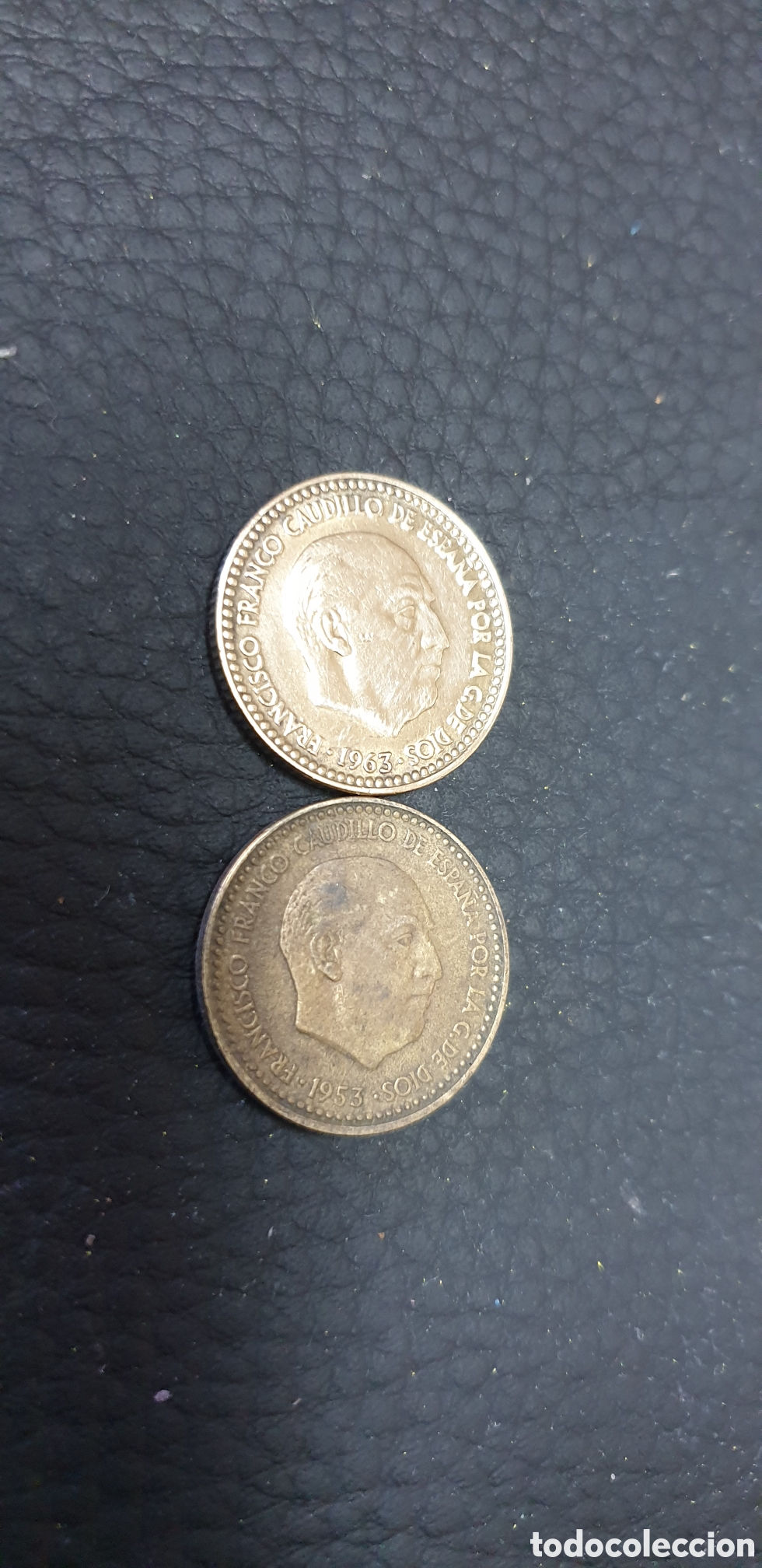 Antig&uuml;edades: dos monedas de 1 peseta de Espa&ntilde;a de la &eacute;poca de Francisco Franco