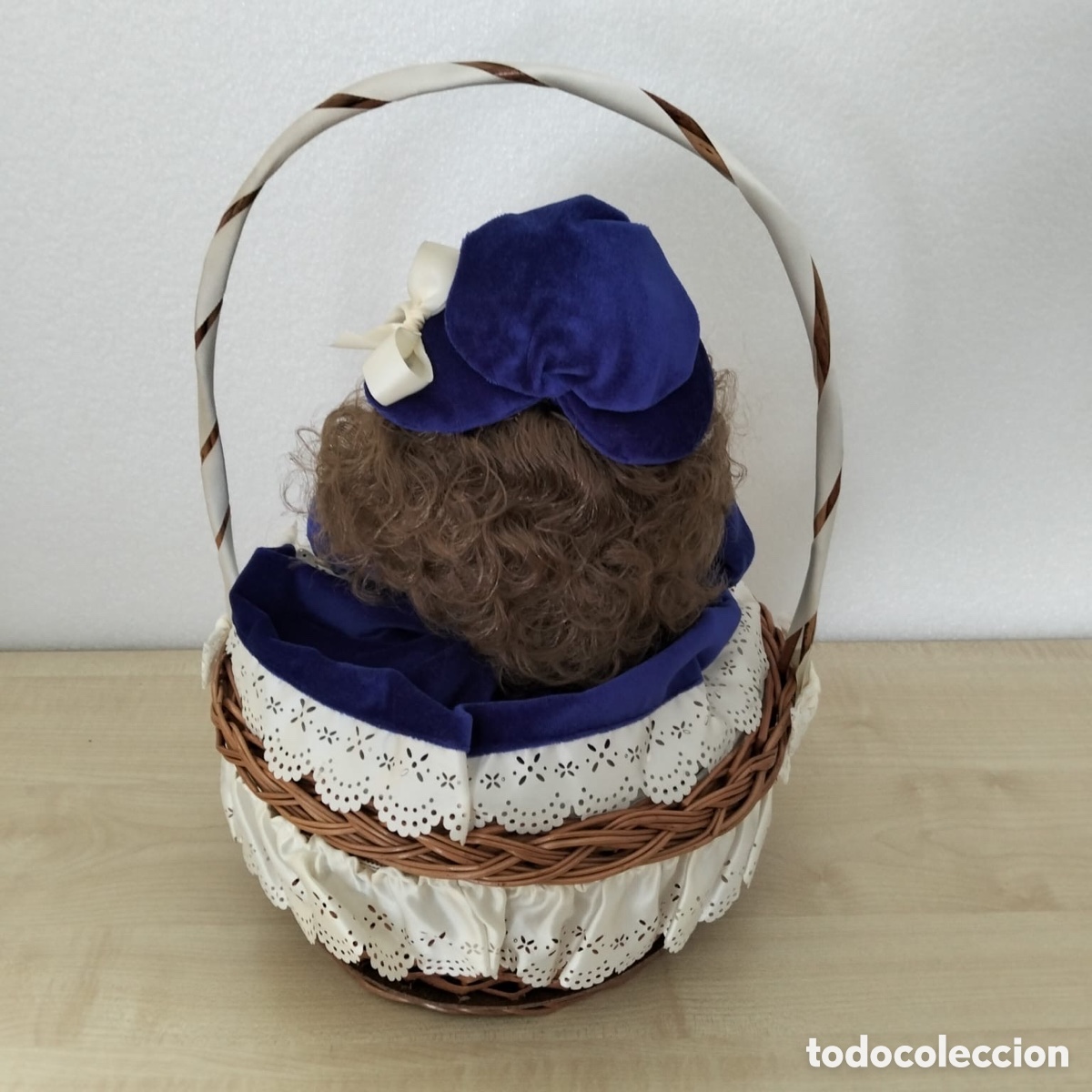 Antig&uuml;edades: Antiguo costurero mu&ntilde;eca sentada - Foto 3