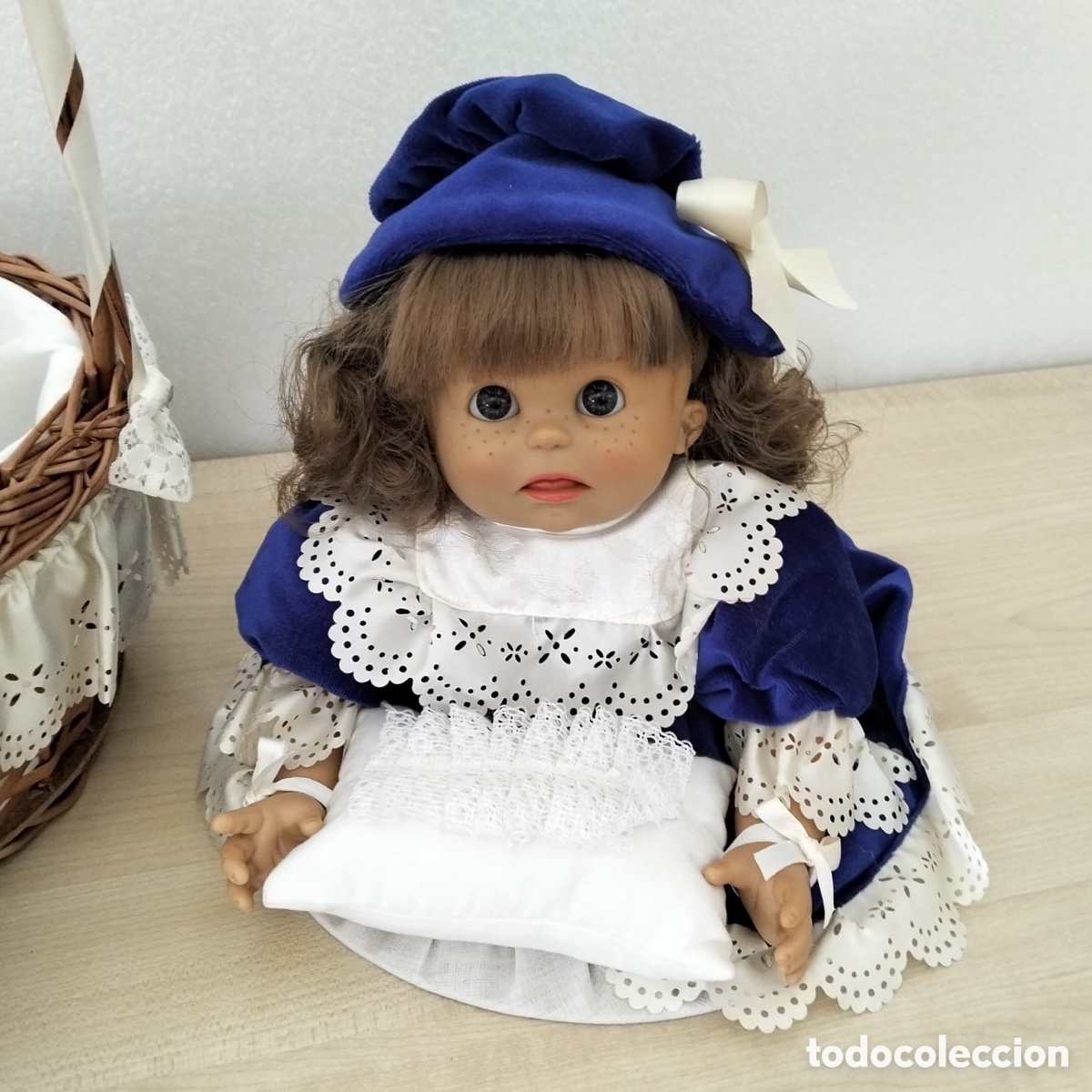 Antig&uuml;edades: Antiguo costurero mu&ntilde;eca sentada - Foto 4