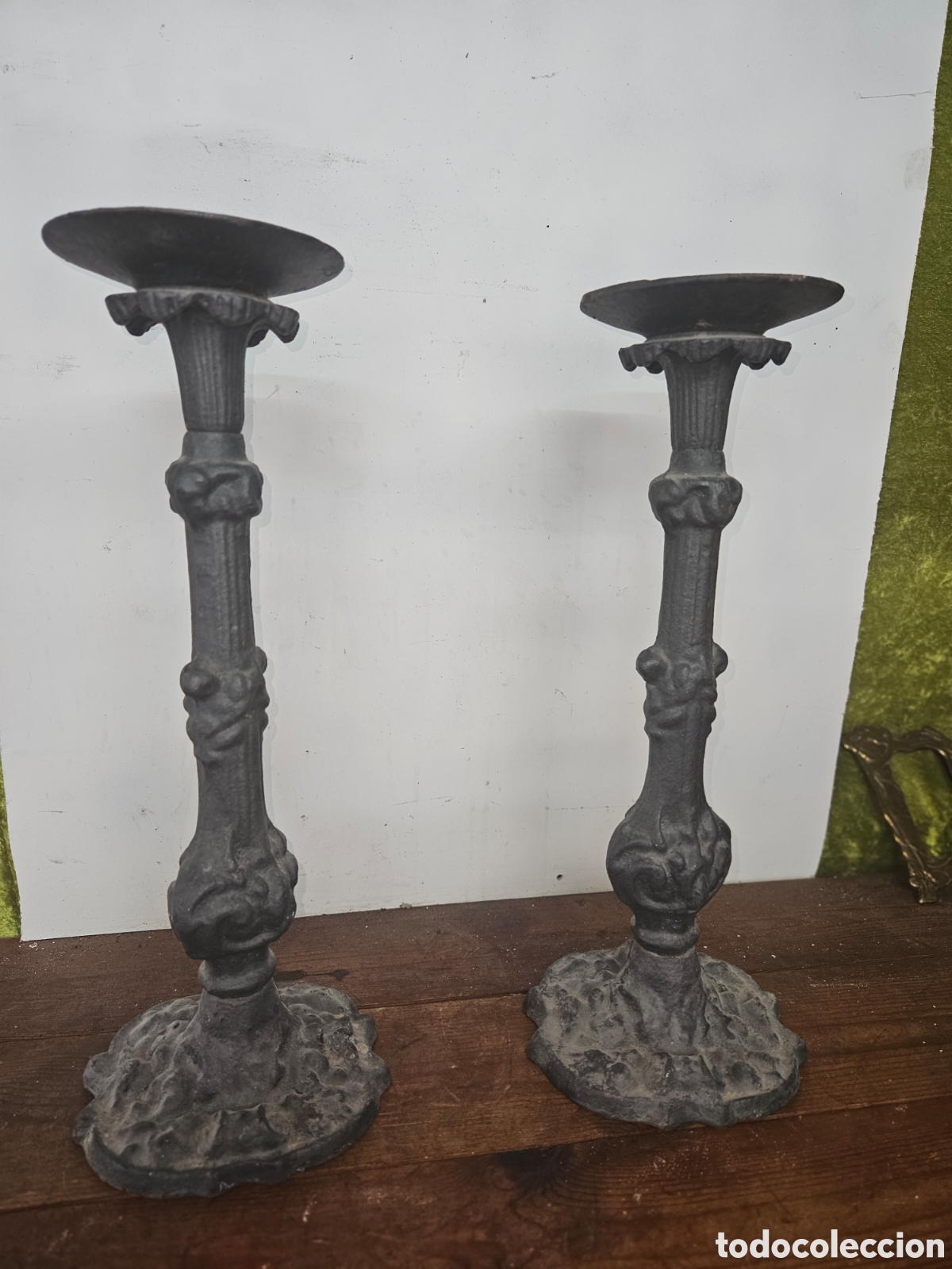 Antig&uuml;edades: Pareja de candelabros de hierro - Foto 2