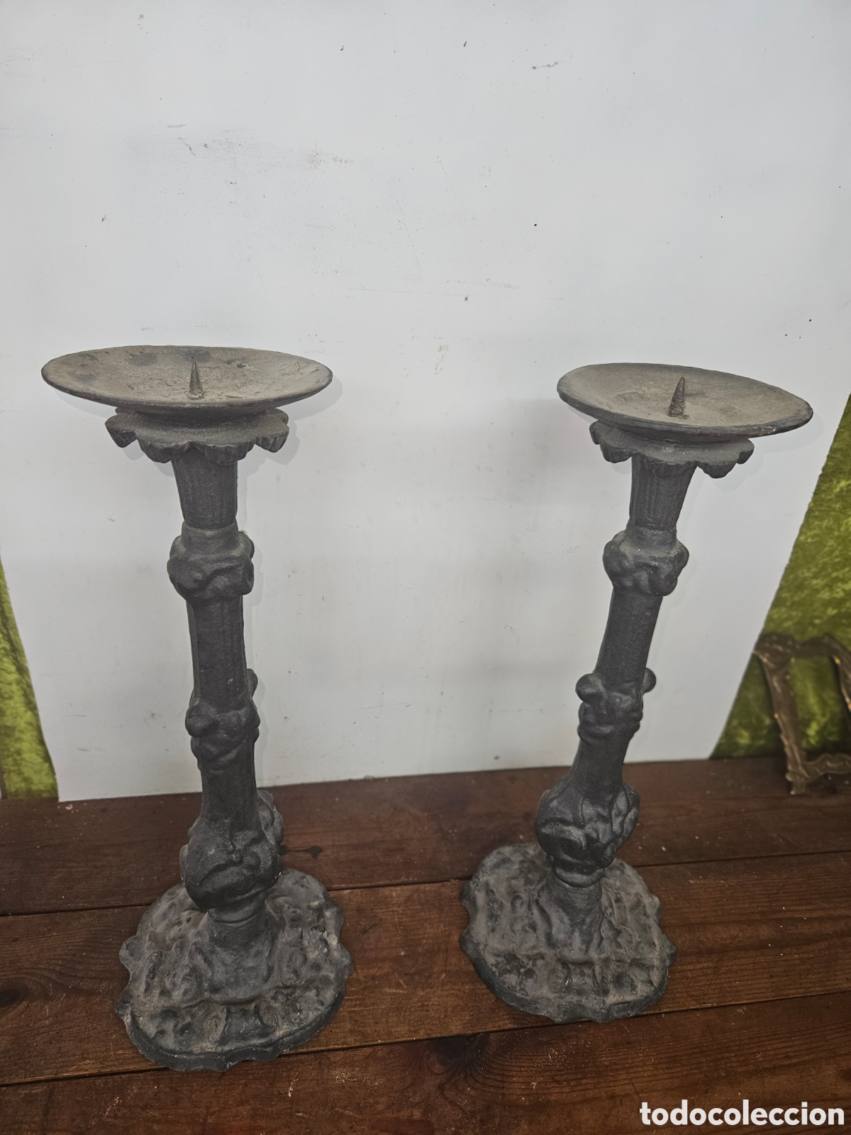 Antig&uuml;edades: Pareja de candelabros de hierro - Foto 1