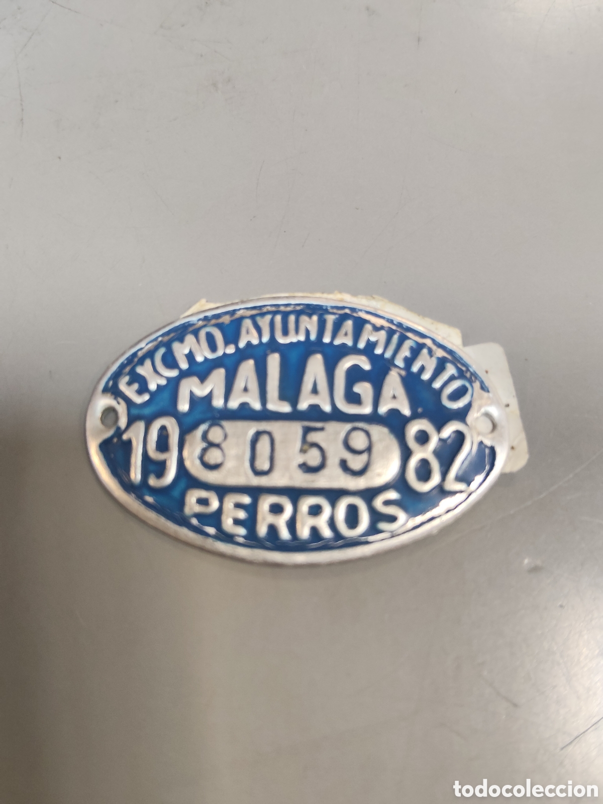 Antig&uuml;edades: Antigua placa matricula de perro M&aacute;laga 1982 - Foto 2