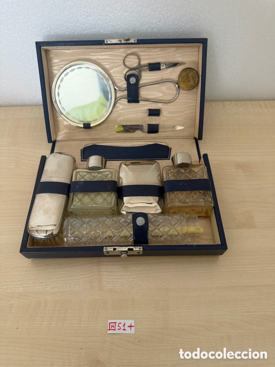 Antig&uuml;edades: neceser de viaje vintage (o estuche de tocador) de mediados del siglo XX