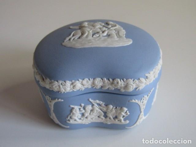 Antig&uuml;edades: CAJITA JOYERO WEDGWOOD JASPERWARE AZUL - MITOLOG&Iacute;A PEGASO Y NINFAS MADE IN ENGLAND