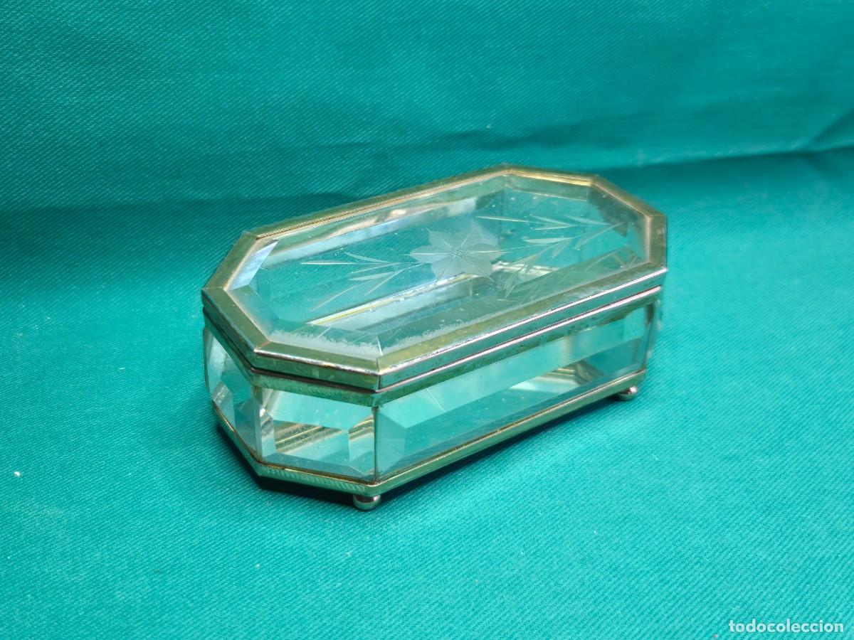 Antig&uuml;edades: PEQUE&Ntilde;O JOYERO DE CRISTAL BISELADO
