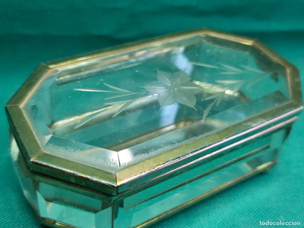 Antig&uuml;edades: PEQUE&Ntilde;O JOYERO DE CRISTAL BISELADO - Foto 2