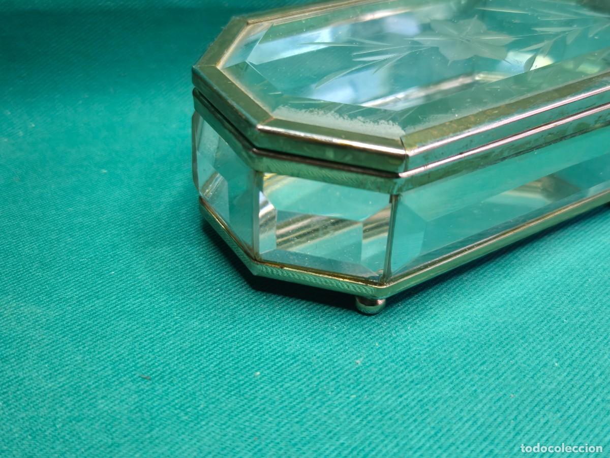 Antig&uuml;edades: PEQUE&Ntilde;O JOYERO DE CRISTAL BISELADO - Foto 3