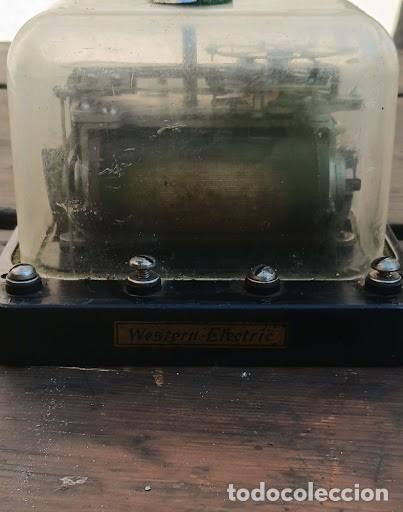 Antig&uuml;edades: Pareja de Antiguos Rel&eacute;s / Bobinas Telef&oacute;nicas Western Electric con C&uacute;pula de Cristal