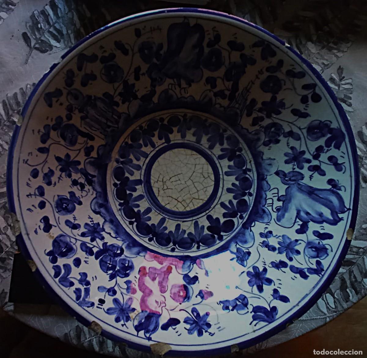Antig&uuml;edades: Gran frutero ensaladera sobre pie - Loza de Coimbra Portugal - Azul cobalto estilo S. XVII&rdquo;26 cm dia