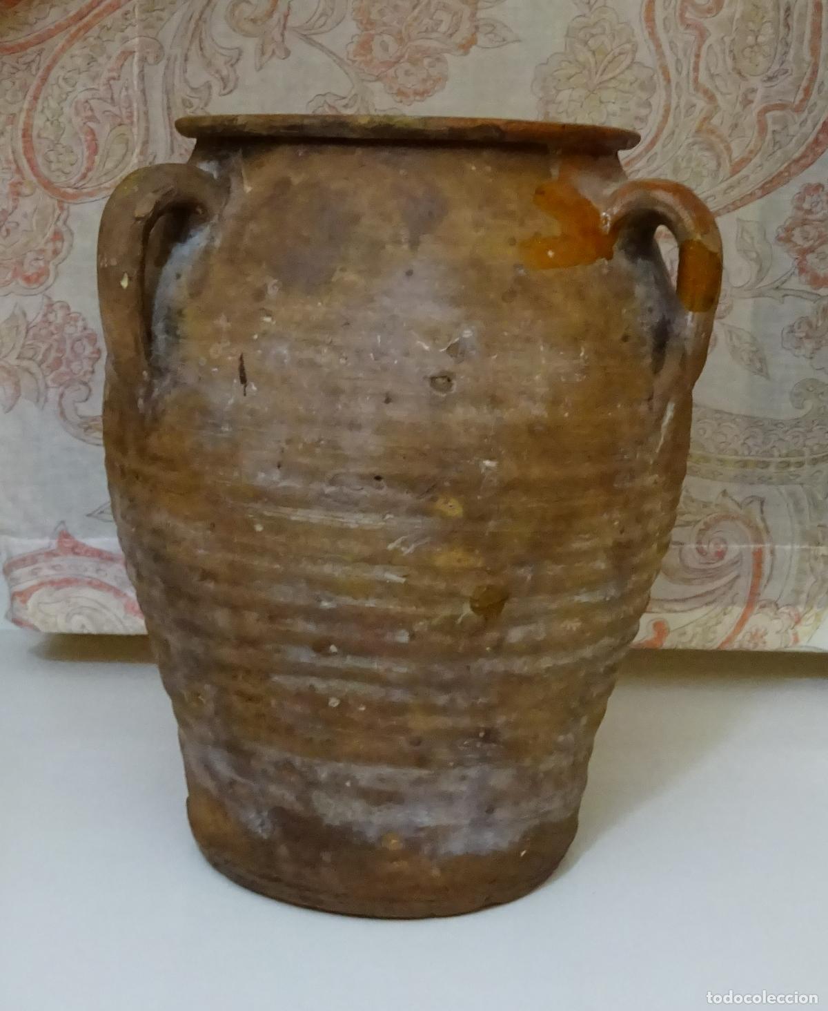 Antig&uuml;edades: ORZA DE TRES ASAS DE BARRO COCIDO BARNIZADA EN SU PARTE INTERIOR. ALTURA 29 CM. ALFARER&Iacute;A POPULAR