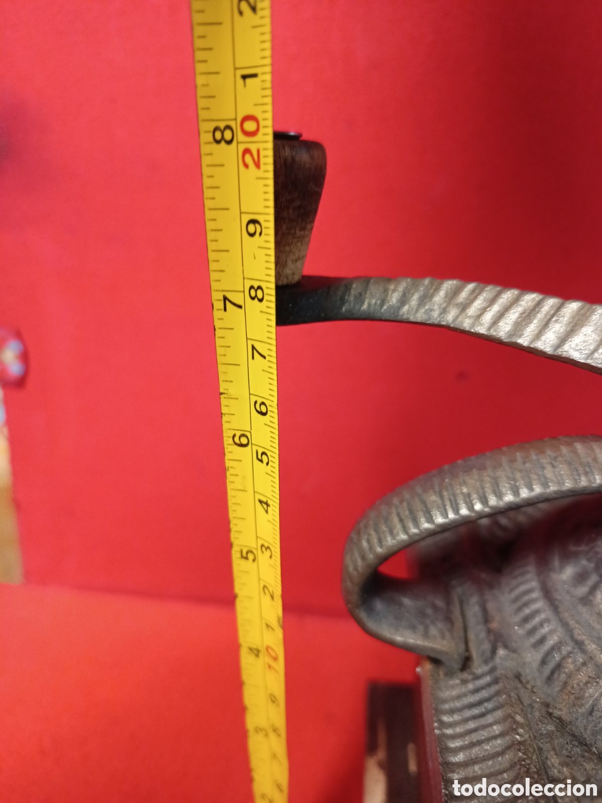 Antig&uuml;edades: Antiguo molinillo de hierro fundido y madera - Foto 6