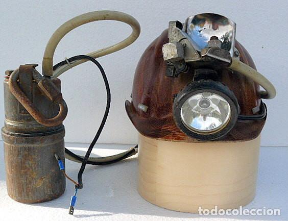 Antig&uuml;edades: L&aacute;mpara de ACETILENO carburo de llama libre de casco PTZL con encendedor de piedra pirof&oacute;rica y car