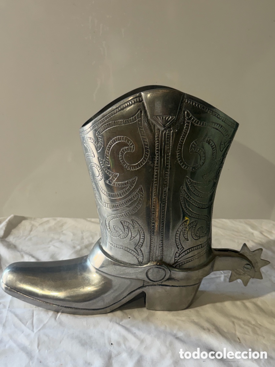 Antig&uuml;edades: Bota Vaquera Decorativa de Aluminio