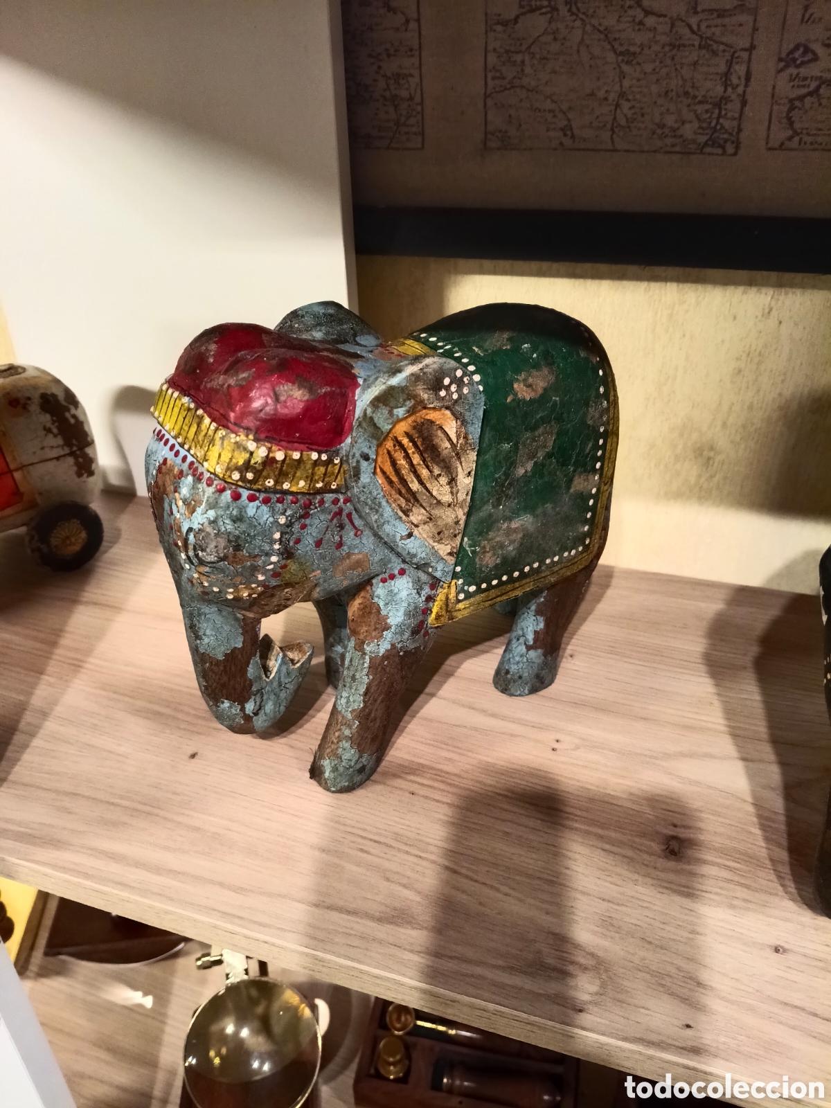 Antig&uuml;edades: Elefante tallado en madera de india. 23x10x18 cm
